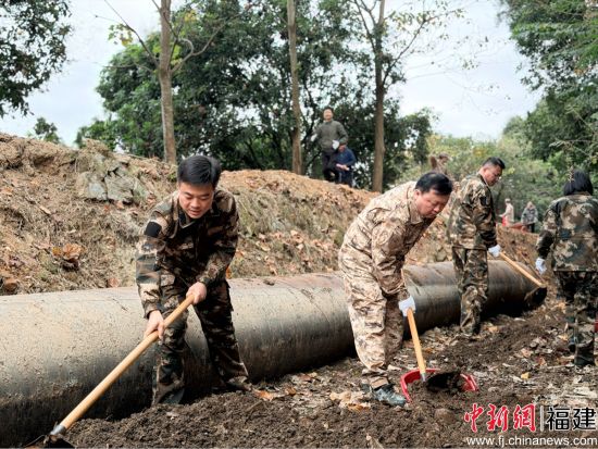 �������������װ����쵼�μӶ���ũ��ˮ���޸��Ͷ���֣־�� ��