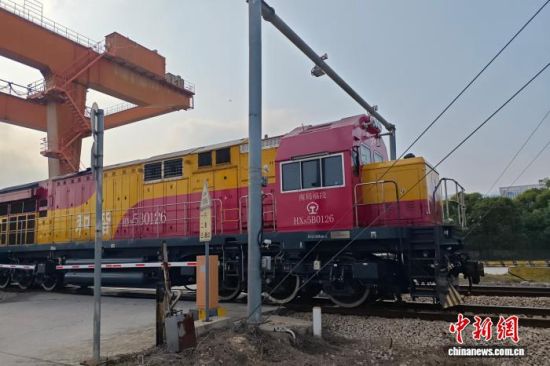 24�գ�һ��������������Ʒ����ŷ���д�����ǰ����·���ͻ���������ʻ�����˹���п������ڸ����С�����ڱ� ��