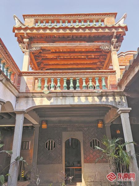 լ�еġ��ͷ�������Ϸ��ġ�С��¥�� �����ձ����� �ֽ��� ��