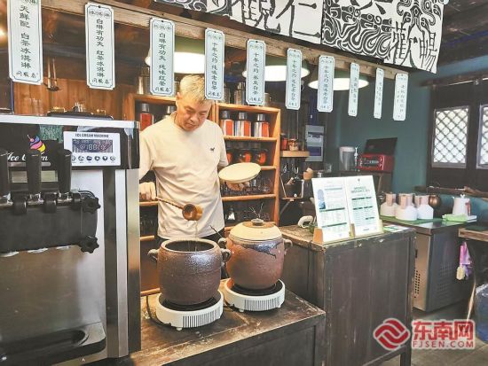 ��ͬ˳̩����ݵĹ�����Ա�ڲ鿴��Ҷ���������׼�������ײ����ܡ�