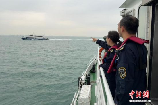 26�գ��ý�С��ͨ�����ߴ����ڸ��ߺ�ĺ�·ͨ����ͼΪ���ź��¾ֱ��ϴ��������º�·��ȫͨ������(���ź��¾� ��ͼ)