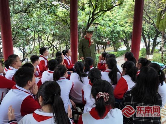 ����ս�ϱ���Ӣ�ҹ��¡������ ��