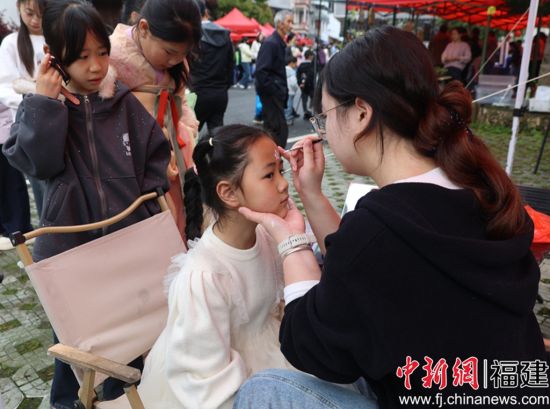 ͼΪС�����������沿�ʻ� ����������ý�����Ĺ�ͼ