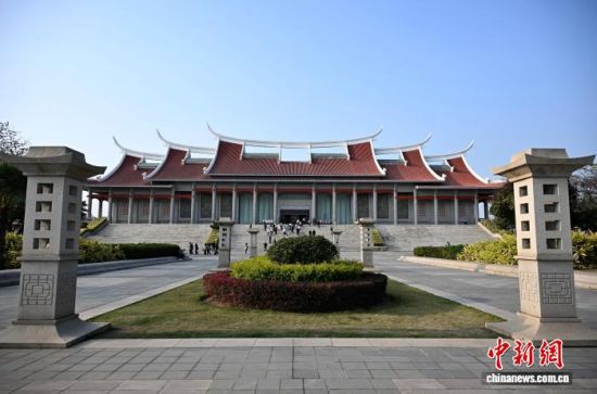 3��24�գ��ι���ǰ���¼θ�����ݲιۡ���������� �ű� ��