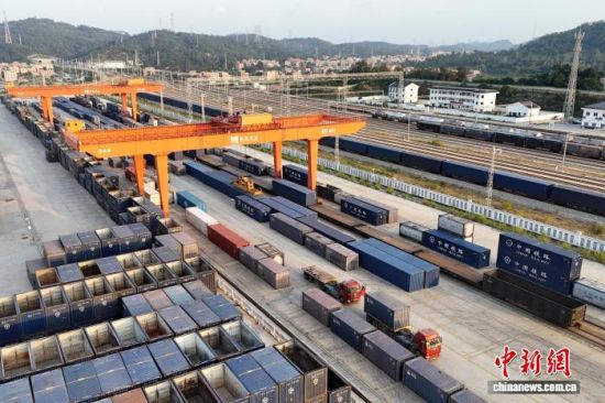 3��28�գ�Ȫ���л�����·�������ŵ�����װж�����С�� ��