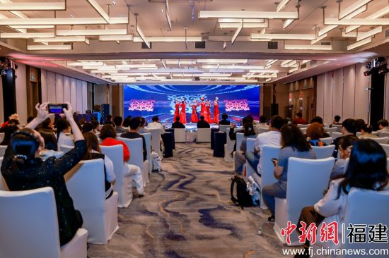 4��1�գ�����ɽ�ӹ� �������硱2026 �������ݴ��ļ������ƽ������վ�ڸ������ž��С�(���췽 ��ͼ)