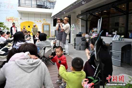 ͼΪ3��29�գ������У�����ͬ��Ϊ�˿��׳������������ ���� ��