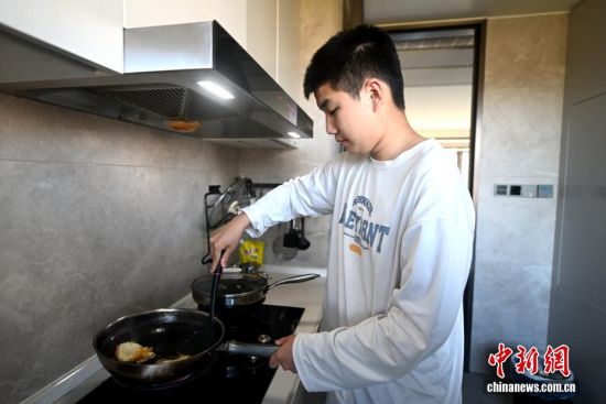 ͼΪ4��1�գ��������ڼ弦������������� ���� ��