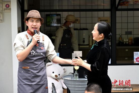 ͼΪ3��29�գ�������Ϊ�˿��׳����������������Ա�Ϊ�����͡���������� ���� ��