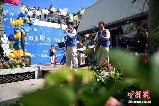 ͼΪ4��1�գ������У�ǰ����һ���뽭��ɭ��ǰ��������ȡ������ꡱ�ڻ���ݳ������������ ���� ��