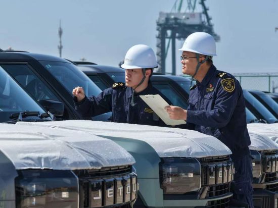 ���ݺ��������ųǺ��ع�Ա���ڼ�ܳ���������Ѧ���� ��־�ƹ�ͼ