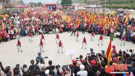 3��27�գ�����������������ƽ������������������﹬������̸�������׻ᡣ�������Ļ�������У������˱���չ�ִ�½�Ƽ��������졣(������̨����ͼ)