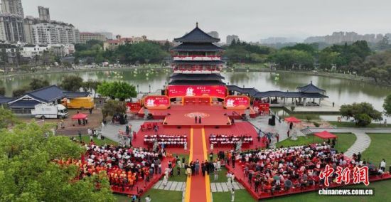 4��3�գ���ʮ�쿪��ʥ���Ļ����ڸ������������ؽ���ɽ���������Ļ����־�� ��