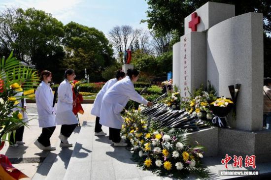 4��2�գ��������ݣ�ҽѧԺУʦ����������������پ������׻������������ ������ ��