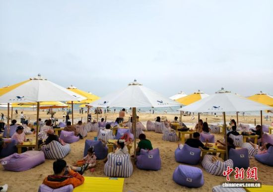 4��11�գ��ο���ƽ̶̳���徰�����档��������� �ű� ��