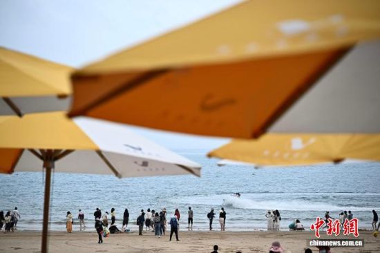 4��11�գ��ο���ƽ̶̳���徰��ɳ̲�����档��������� �ű� ��