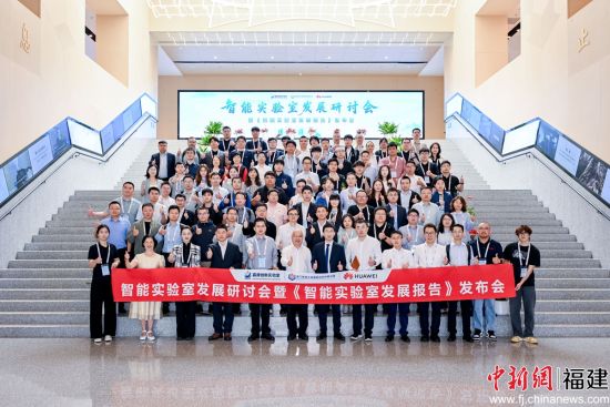 ����ͼΪ������Ա��Ӱ���θ�����ʵ���ҹ�ͼ