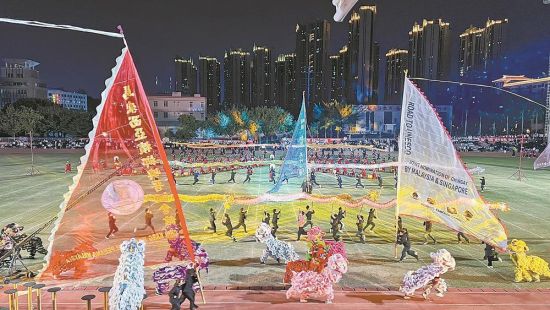 Ȫ���ṤְҵѧԺ����Ķ��ڵ�ʮ���У�˻��Ͻ��б��ݡ����ܷ��߹�ͼ��