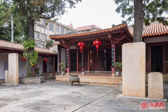 ʯ����Ժ�������£���ש���ȼ�֤�����������¾�&nbsp;��