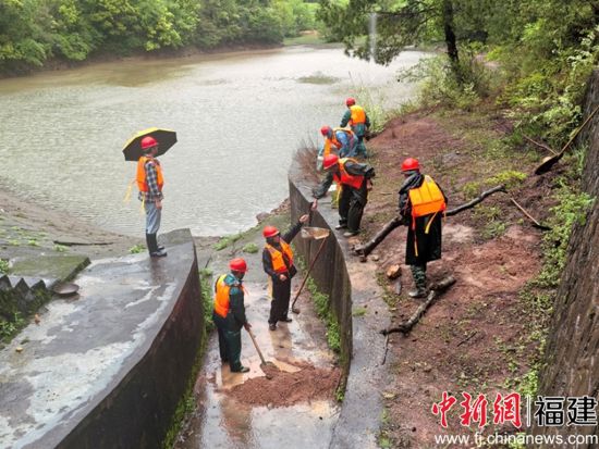 ͼΪ���վ�Ԯ����Ա��������������ɳ��������ũҵũ���ˮ���� ��ͼ