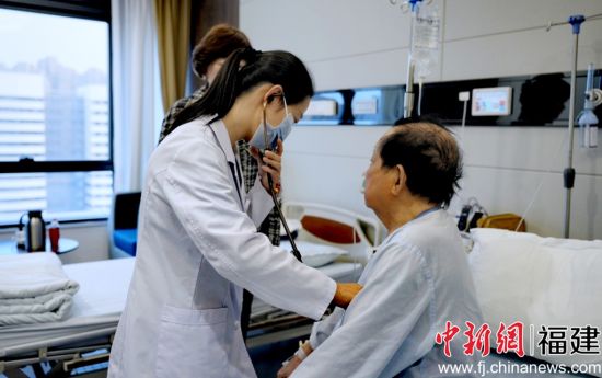 ͼΪҽ���Ի��߽��м�顣����ҽԺ ��ͼ