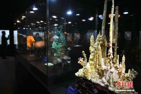 4��15�գ�λ�ڸ���ʡ�ݰ��س���ųǵĹųǿ󲩹ݣ�չ���ĸ�����Ȼ���ﾧ�������ο�ǰ���ιۡ���������� �ű� ��