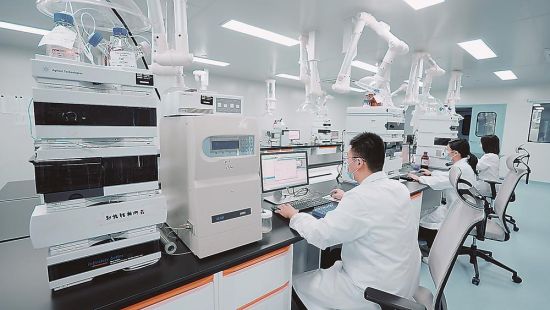 ����������ҩҵ�ɷ����޹�˾������Ա�ڽ��в�Ʒ�з���