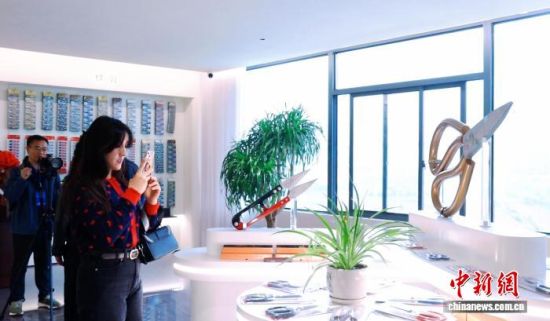 �а����������˰�˼��ι۸���������СȪ���ܽ����������޹�˾����չ���ݡ�Ҷ���� ��