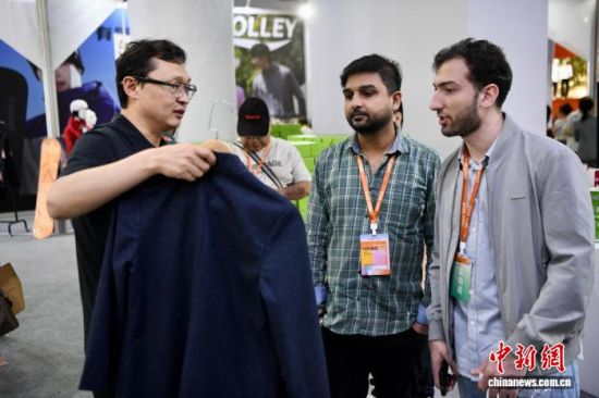 4��18�գ���������ڸ���ʯʨ�ٰ�ĵڶ�ʮ�˽캣Ͽ������֯��װ��������ȫ����װ��Ӧ��չ��Ǣ̸�Խӡ����������� ������ ��