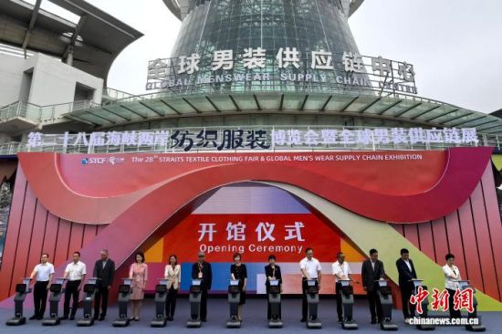 4��18�գ��ڶ�ʮ�˽캣Ͽ������֯��װ��������ȫ����װ��Ӧ��չ�ڸ���ʯʨ���п�����ʽ������������ ��� ��