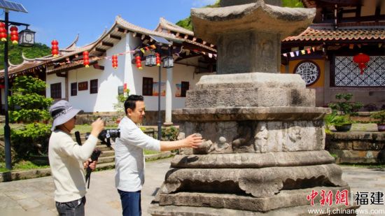 �����ֽ���ھ����½����ƴ�ʯ���Ĺ��¡�֣־�� ��