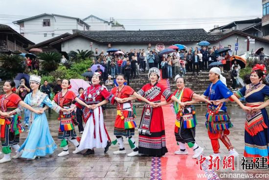 ͼΪ��ֳ�����ΰ ��