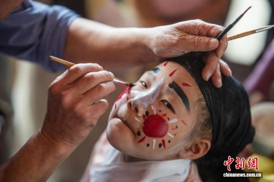 ͼΪС��Ա����ױ����������