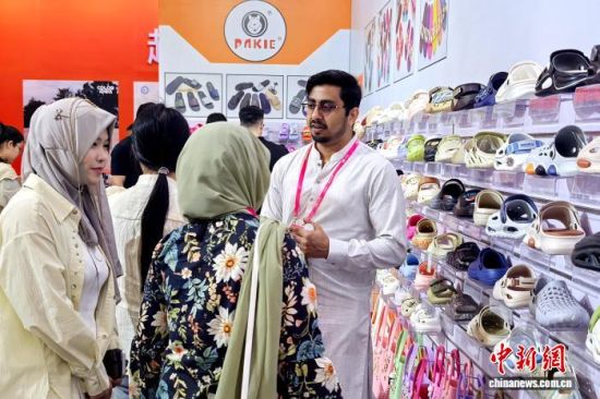 4��19�գ���������ڸ��������ٰ�ĵڶ�ʮ�߽��й�(����)����Ьҵ��������ҵ��������Ǣ̸�Խӡ����������� ��� ��