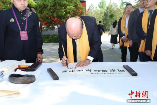 4��19�գ�������Ƶ۹���������ں���֣����֣�о��С�ͼΪ�µ�����ϯ��ʤ���ֳ����֡�ͬ�ڹ��� �����л����������о� ��