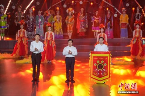 �����ֳ��������˷���콻����ʽ���½조�������� ����Ļ��ܽ������ݾٰ졣�Ϻ�����ý�����Ĺ�ͼ