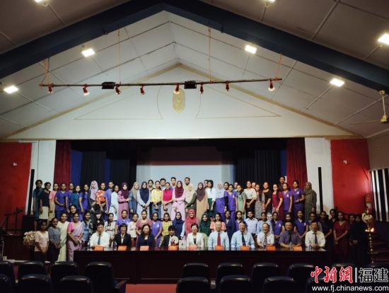 ��������ʡ�����������л�����������˹�����������´�ѧ��ͳҽҩѧԺ����ʦ����Ӱ���ܷ��߹�ͼ