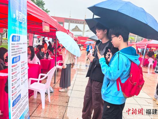 ������УӦ���ҵ���˽���ҵ��Ƹ��Ϣ��Ҷ���� ��