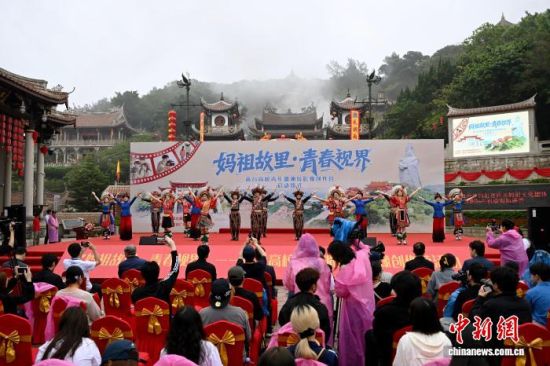 4��17�գ����������ഺ�ӽ硱������̨��У�������޵�Ӱ����Ӫ������ʽ�ڸ����������޵����С�ͼΪ������ʽ�ϵ����ձ��ݡ������������� ���� ��