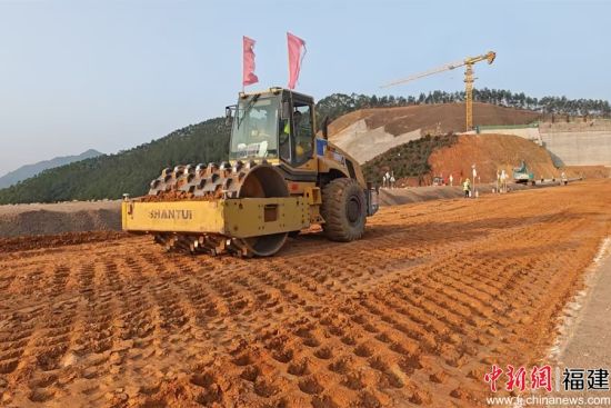 ͼΪ������ѹϵͳӦ��ճ��оǽ��ѹ��