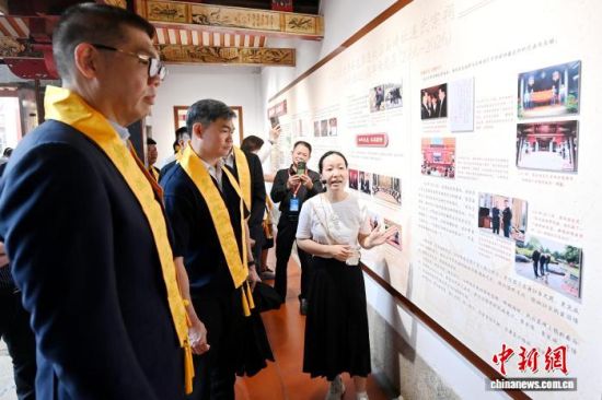 4��21�գ�������������һͬ�����������������������ڲι���ս��������������������Ѱ������20����ר��չ����������� �Ž� ��