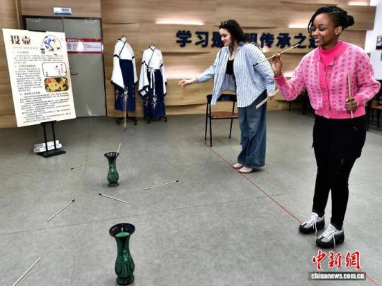 ͼΪ�����ѧ���ڻ������Ͷ������������� �ű� ��