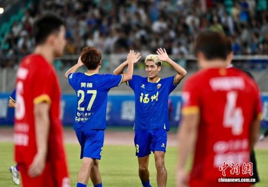 ͼΪ̨����Ա��ΰ��(�Ҷ�)��ף������������� ������ ��