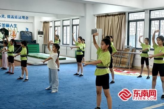 ����ʦ��̨��������СѧϷ�����ŵ�ѧ������������
