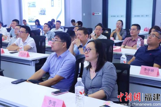 9��18�գ�����(�Ϻ�)�������ĿƼ������ƽ�����Ϻ��оٰ졣�������¿Ƽ���ѧԺ���ڸ��а����ҵ��ѧԱ�ֳ��Խ�Ǣ̸���ƶ���Ŀ�ɹ����ת�������������� Ҷï ��