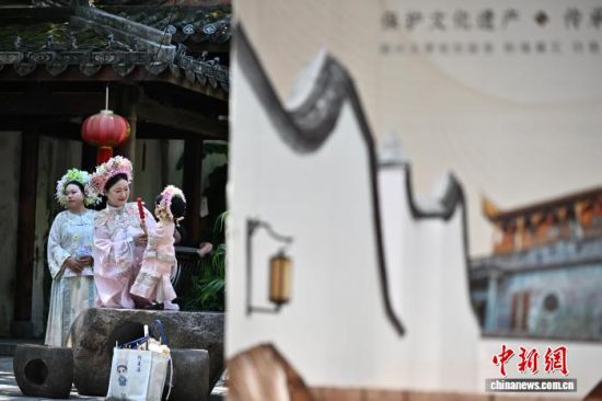 10��7�գ������ڸ�����������ι����档��������� �ű� ��