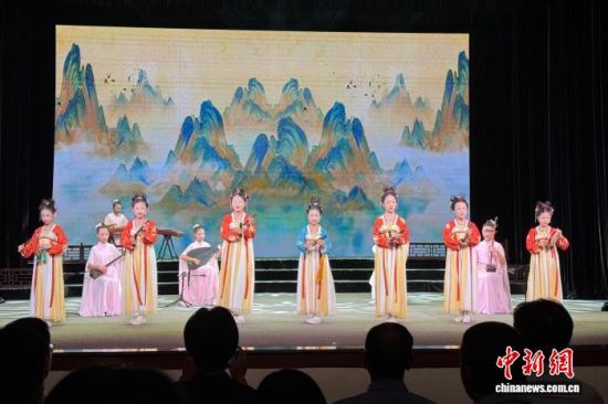 10��17�գ���н�����ġ����繲������Ȫ������������Ļ��Ų��ۺ�չ���ڸ���Ȫ����Ļ��ͼΪ�ٶ������ݳ�����ӯ��ͩ�ǡ������� ��