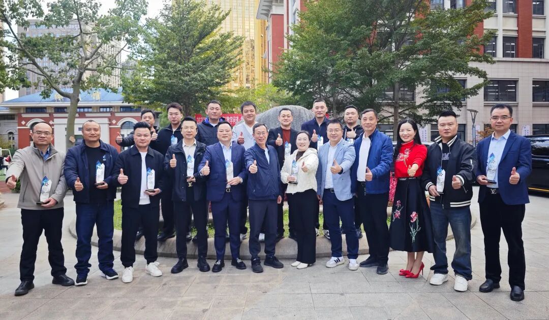 ��ϵ����ůУ԰ ͬ����ѧ�Ե��������������������߽��ٺ�Сѧ��չ��ѧ�