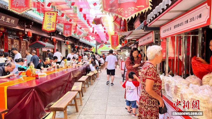 �ӡ�������������忧���� ɳ��С�Ե�һ��Ĺ���·