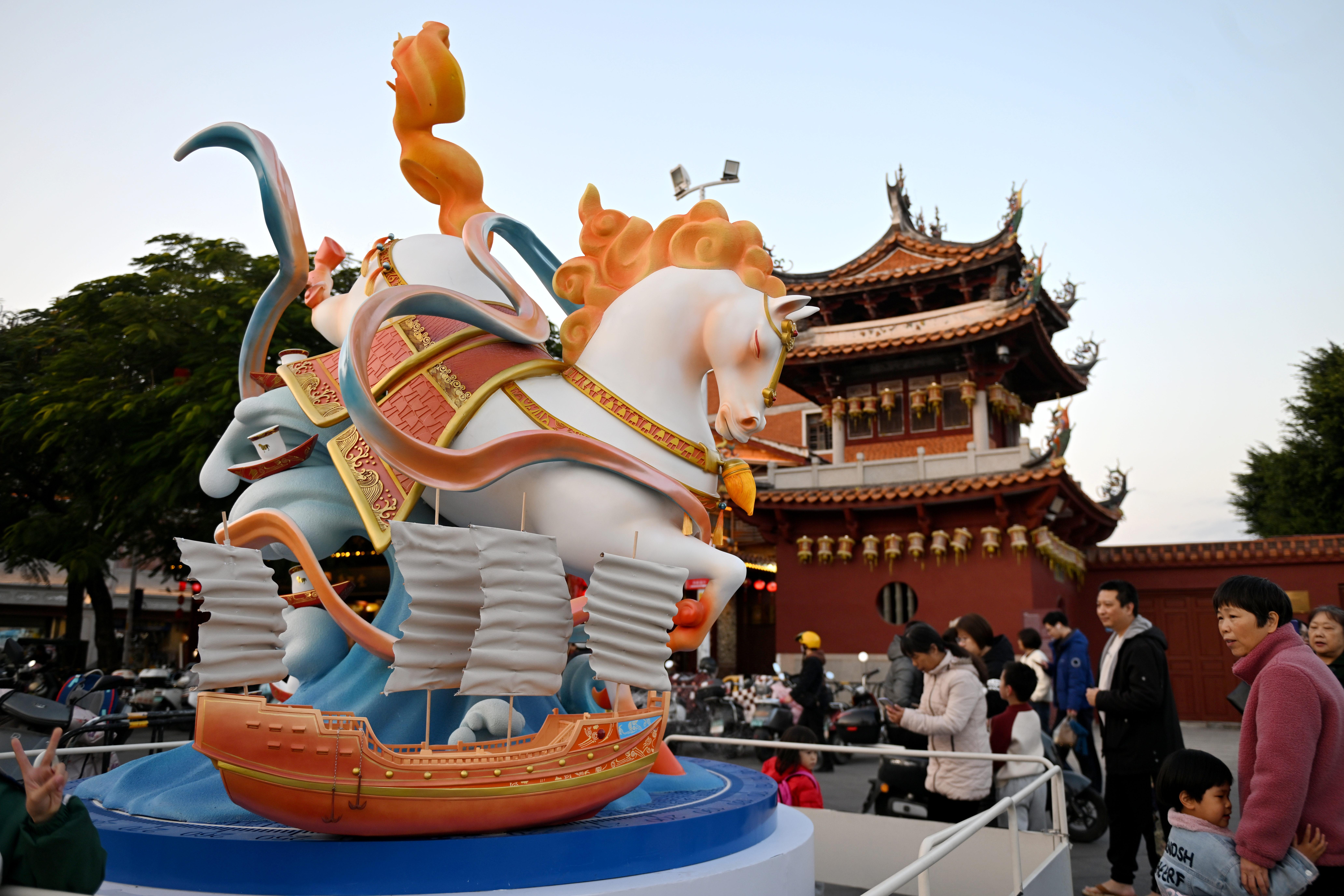 ����Ȫ�ݣ�������ͬ����������װ��ӭ�´�